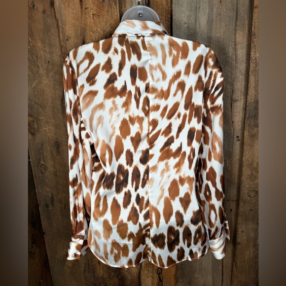 Zara Giraffe Print Blouse - Size medium - Picture 5 of 10